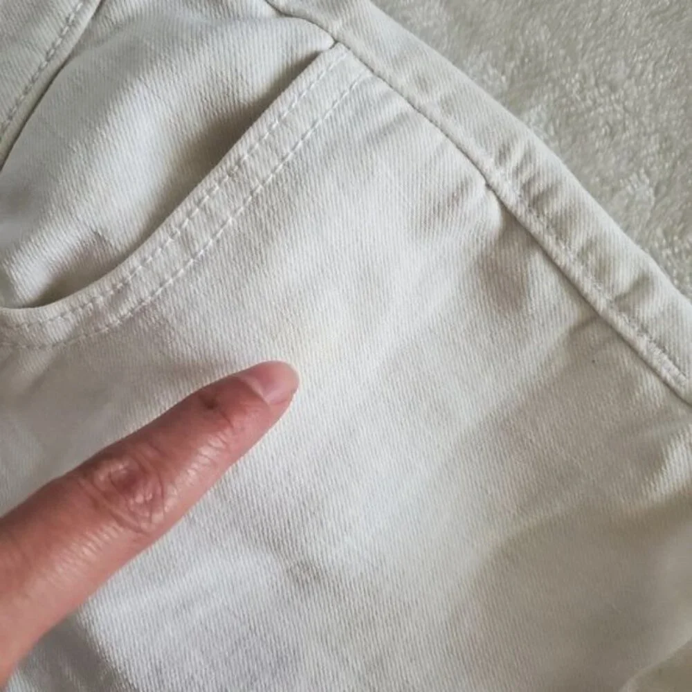 Old Navy womens White denim shorts Size 0 xs Regular midwaist pockets‎